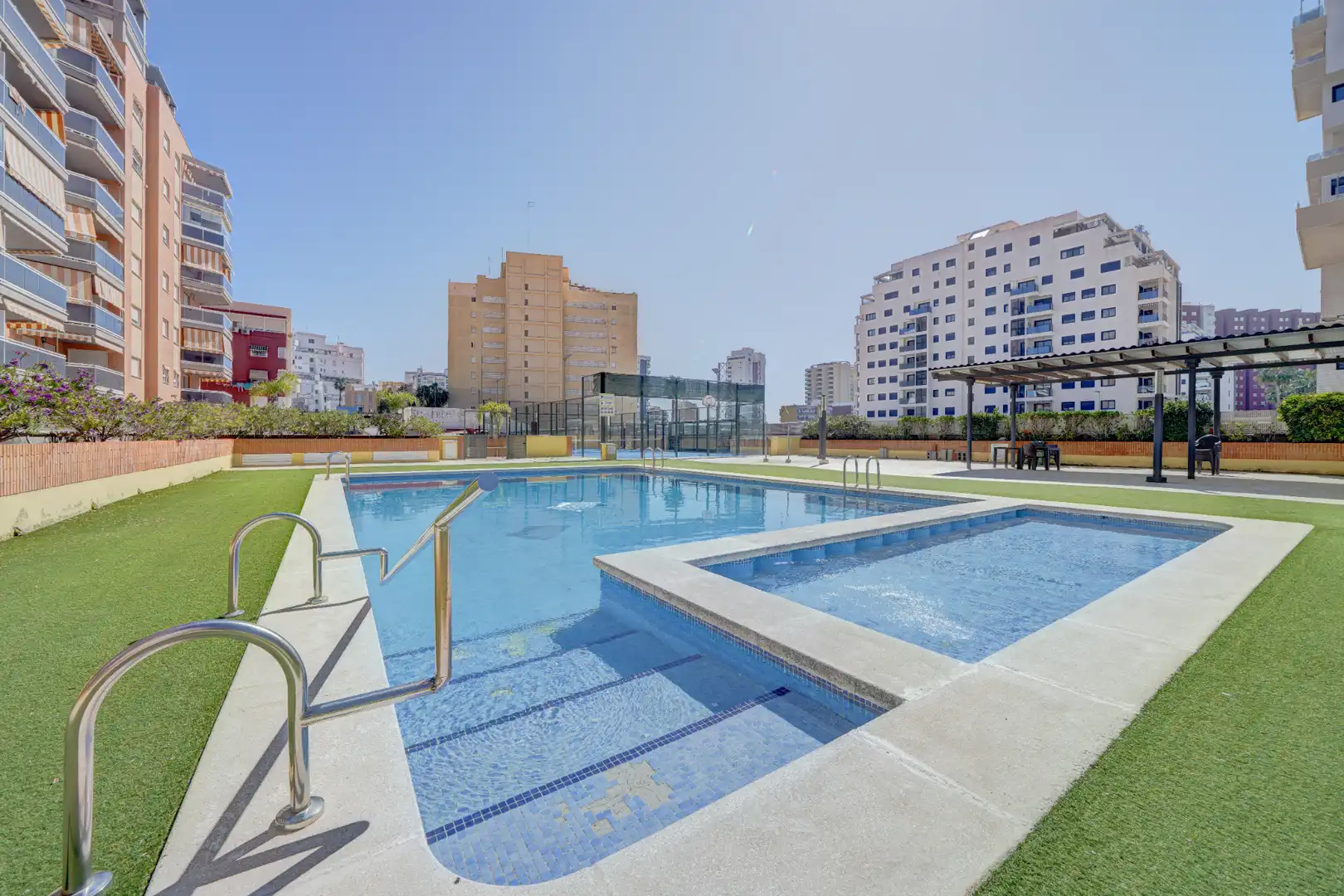 Schwimmbecken von Dachboden zum Verkauf in La Pobla de Farnals mit Klimaanlage, Heizung und Terrasse