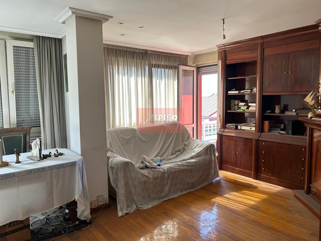 Living room of Apartments for sale in Ourense Capital   with Parquet flooring, Storage room and Balcony