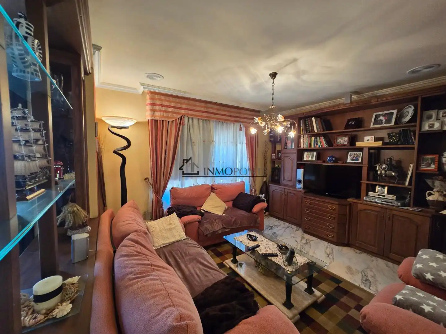 Sala d'estar de Casa o xalet en venda en Valga amb Calefacció, Jardí privat i Terrassa