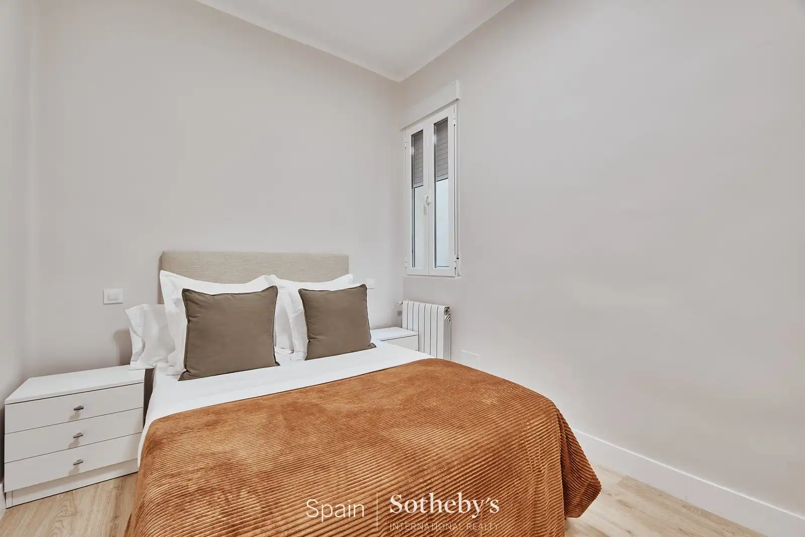 Bedroom of Apartments for sale in Madrid  with Air Conditioner and Heating