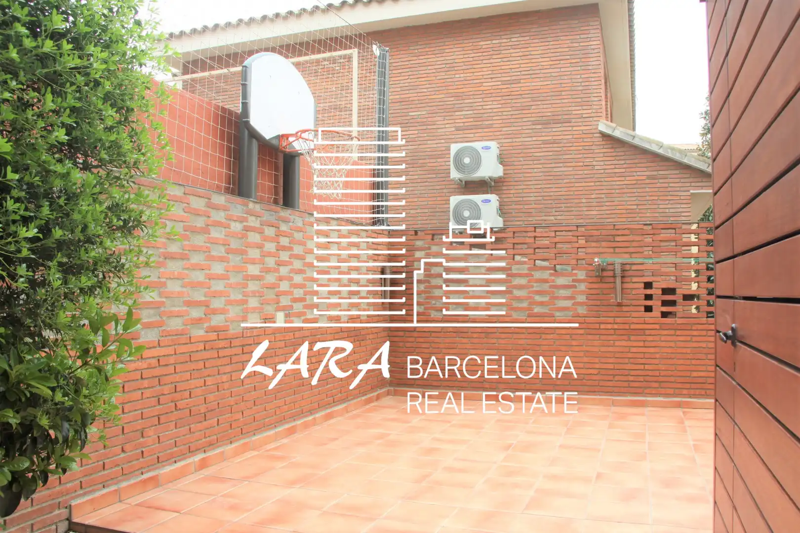 Vista exterior de Casa o chalet de alquiler con opción a compra en Viladecans con Aire acondicionado, Calefacción y Jardín privado