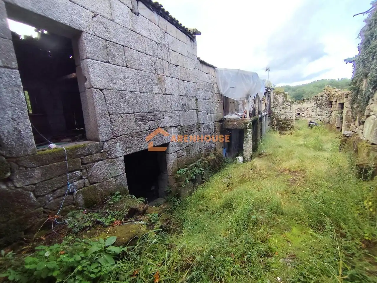 Casa con terraza en venta en Amoeiro, imagen 2