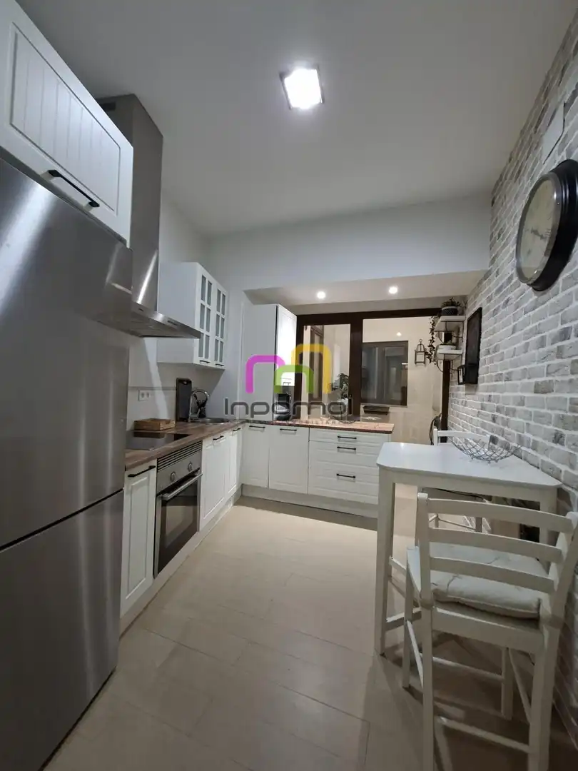 Cuina de Apartament de lloguer en Badajoz amb Calefacció i Moblat