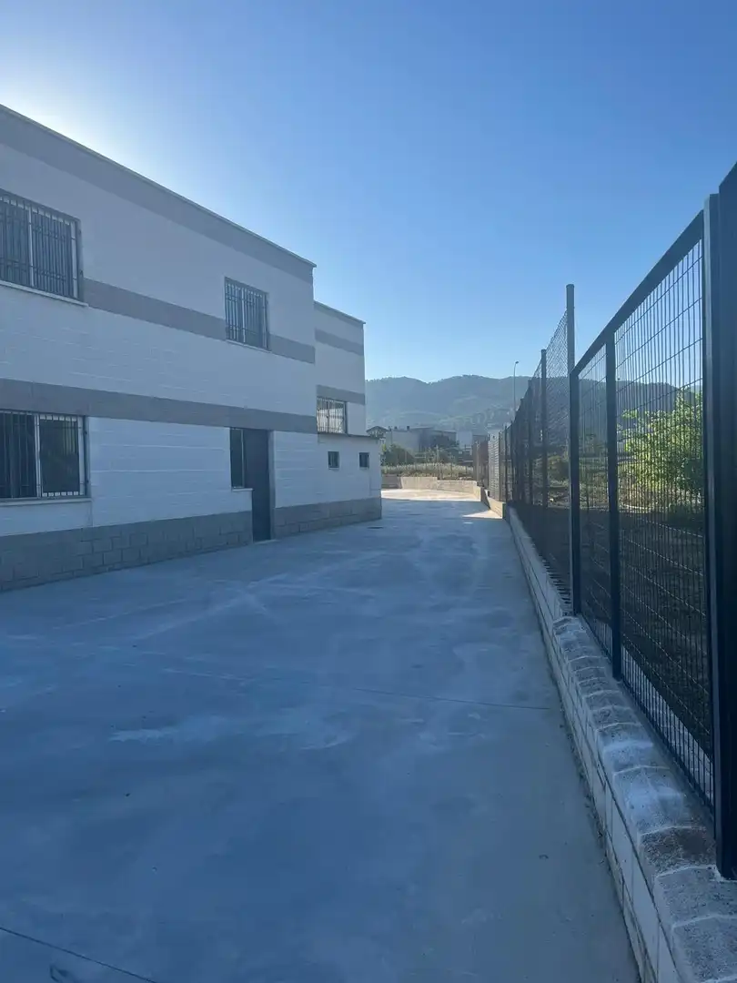 Nau industrial de lloguer a Zona de la Vega, imagen 5