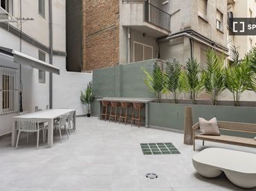 Appartamento con balcone in affitto a Eixample