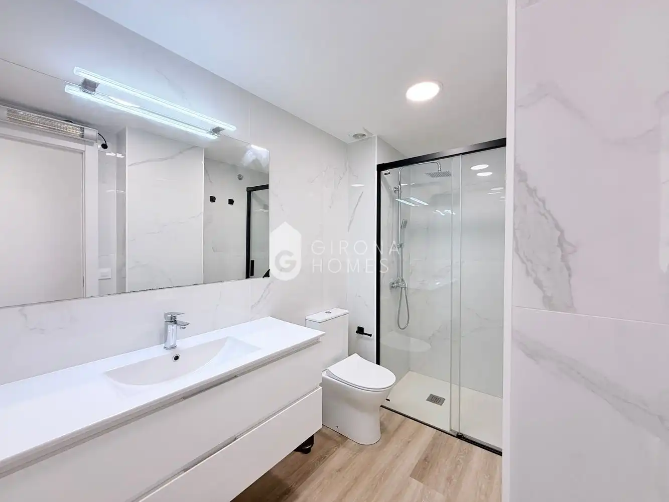 Badezimmer von Wohnungen zur Miete in Girona mit Klimaanlage und Terrasse