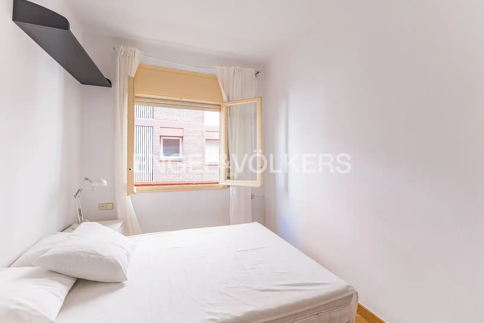 Bedroom of Flat for rent in Barcelona  with Heating, Furnished and Balcony