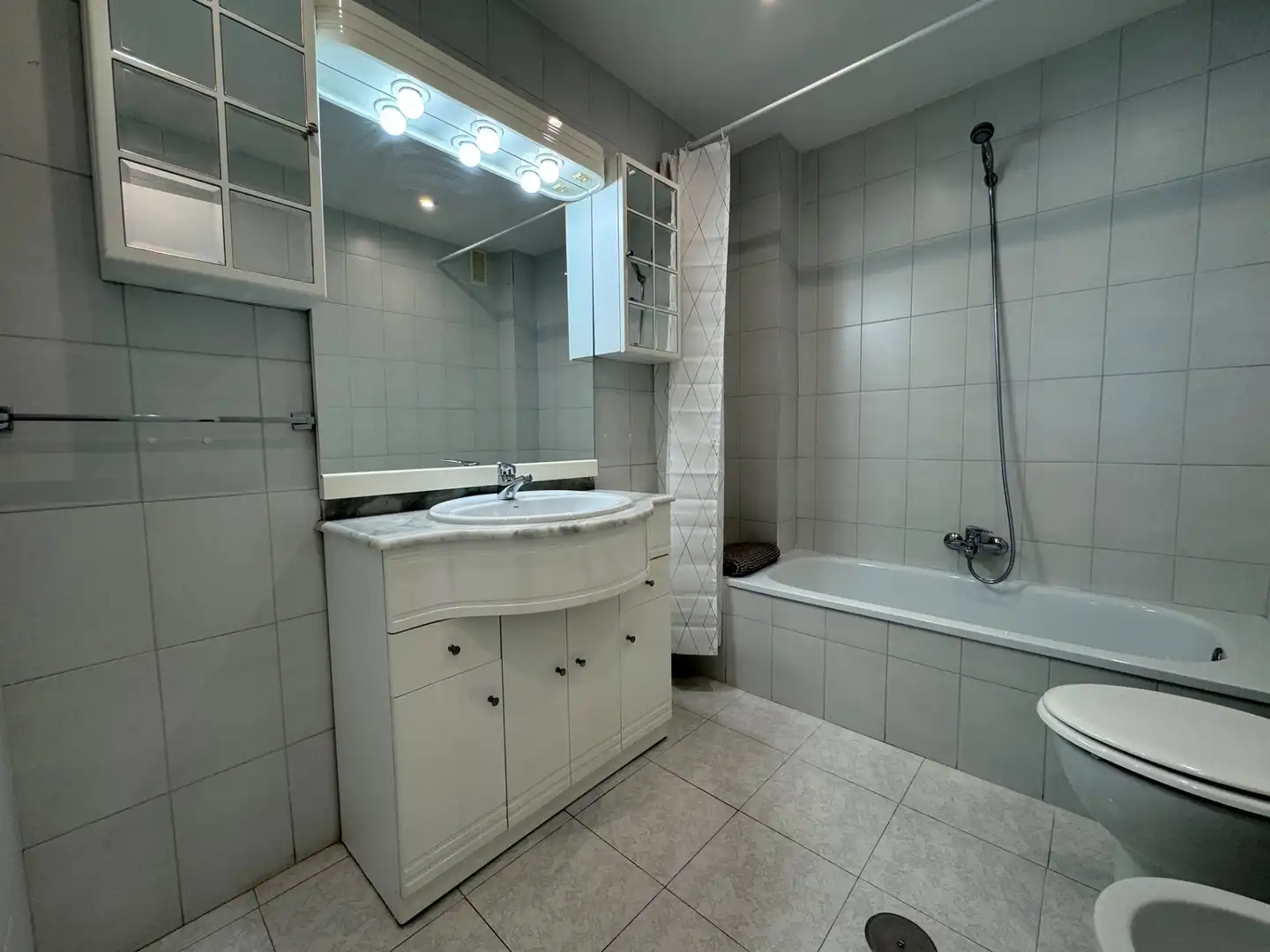 Baño de Piso de alquiler en Ferrol con Amueblado