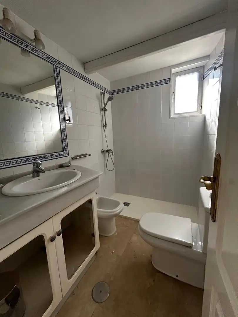 Baño de Piso de alquiler en Córdoba con Aire acondicionado, Jardín privado y Piscina comunitaria