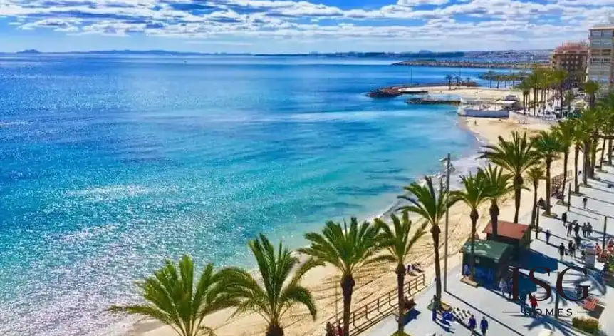 Vista exterior de Apartamento en venta en Torrevieja con Trastero, Balcón y Piscina comunitaria