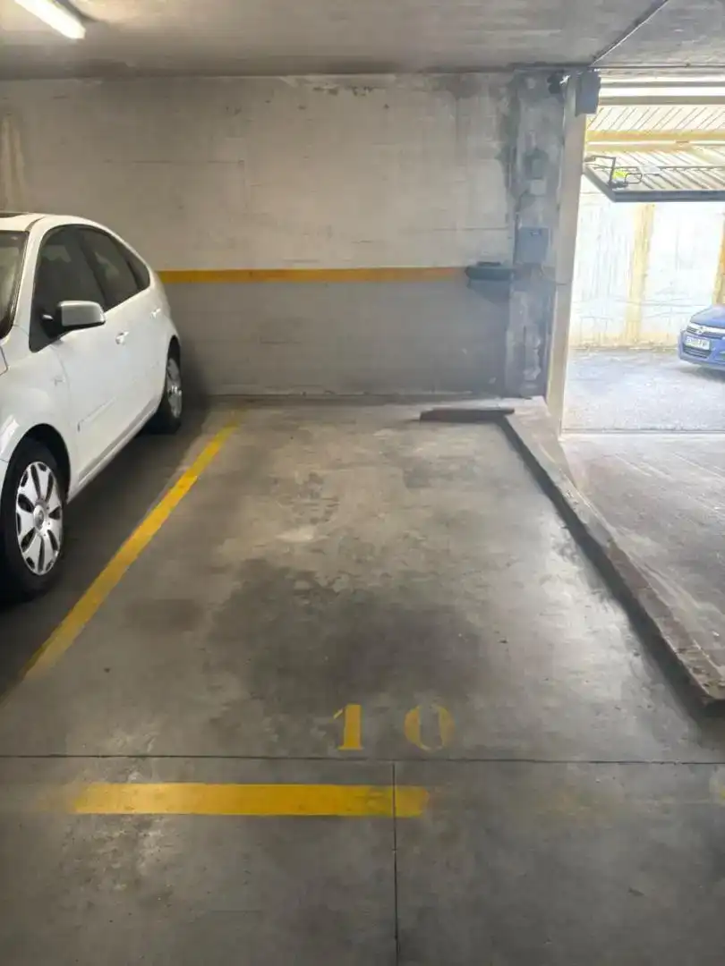 Parkplatz von Garage zur Miete in Santander