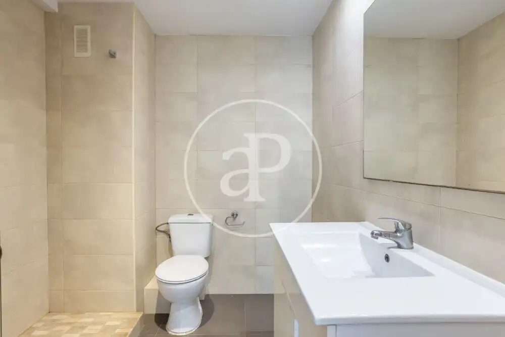 Bany de Pis en venda en Valencia amb Aire condicionat, Calefacció i Terrassa