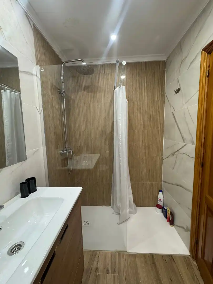 Badezimmer von Einfamilien-Reihenhaus zur Miete in Dénia mit Klimaanlage, Heizung und Möbliert
