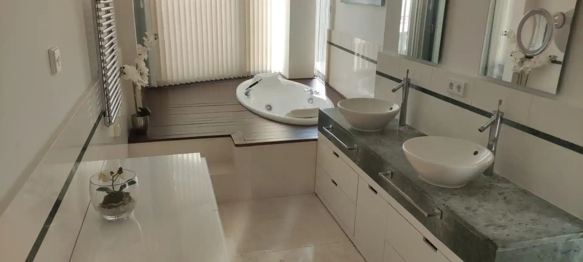 Baño de Casa adosada en venta en Marbella con Aire acondicionado, Piscina y Balcón