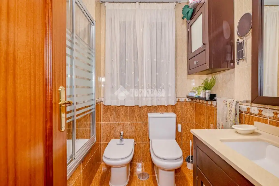 Baño de Piso en venta en Lucena con Aire acondicionado y Amueblado