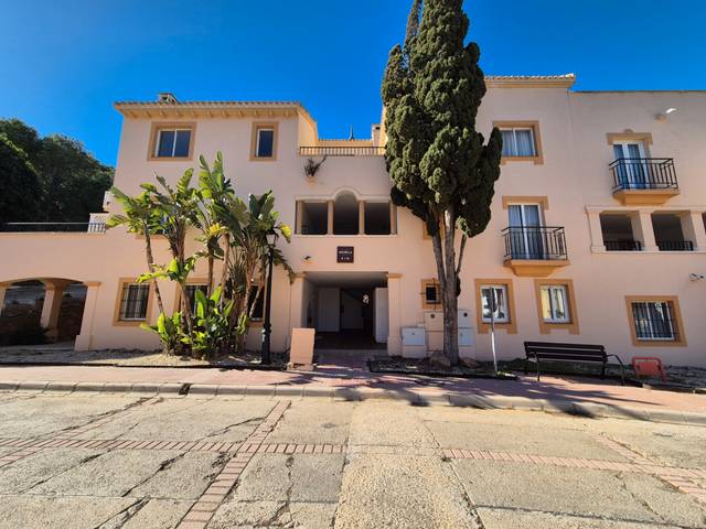 Piso en Venta en Calle Atamaria Norte en La Manga Club