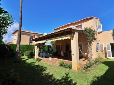 Casa con giardino in vendita a Oliva Nova