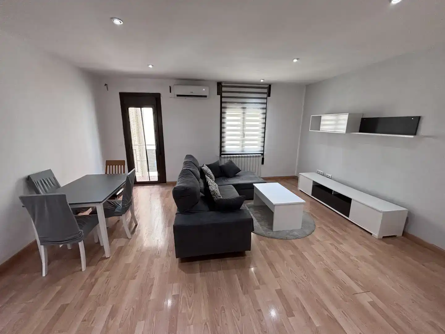 Living room of Flat for sale in Monzón  with Air Conditioner and Balcony