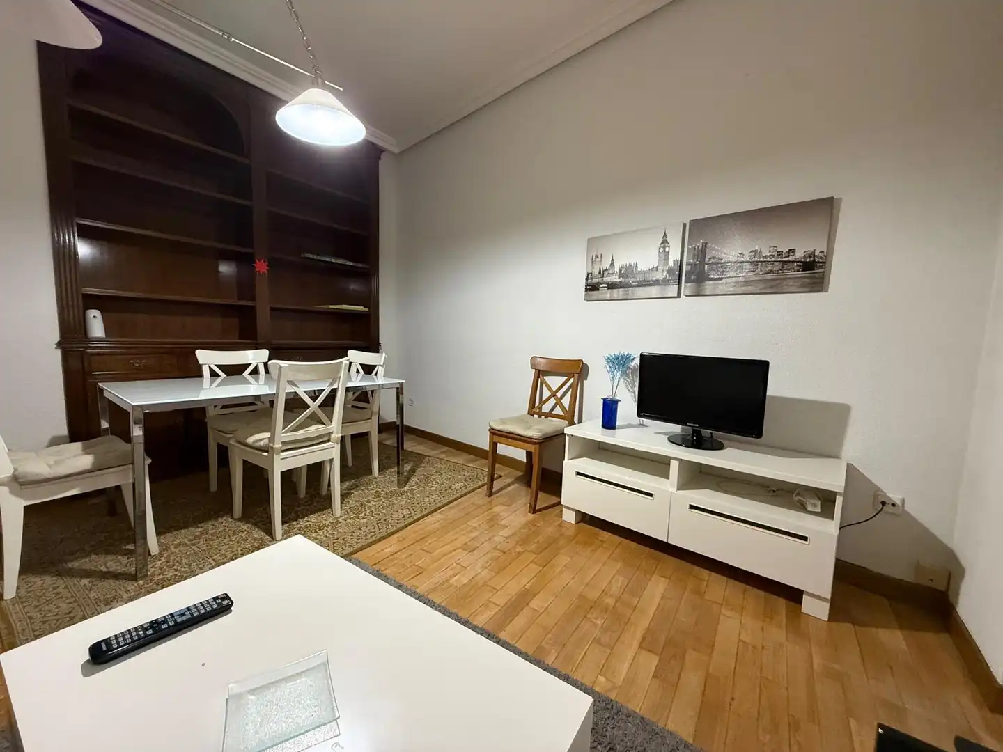 Sala d'estar de Pis de lloguer en Salamanca amb Calefacció, Parquet i Moblat