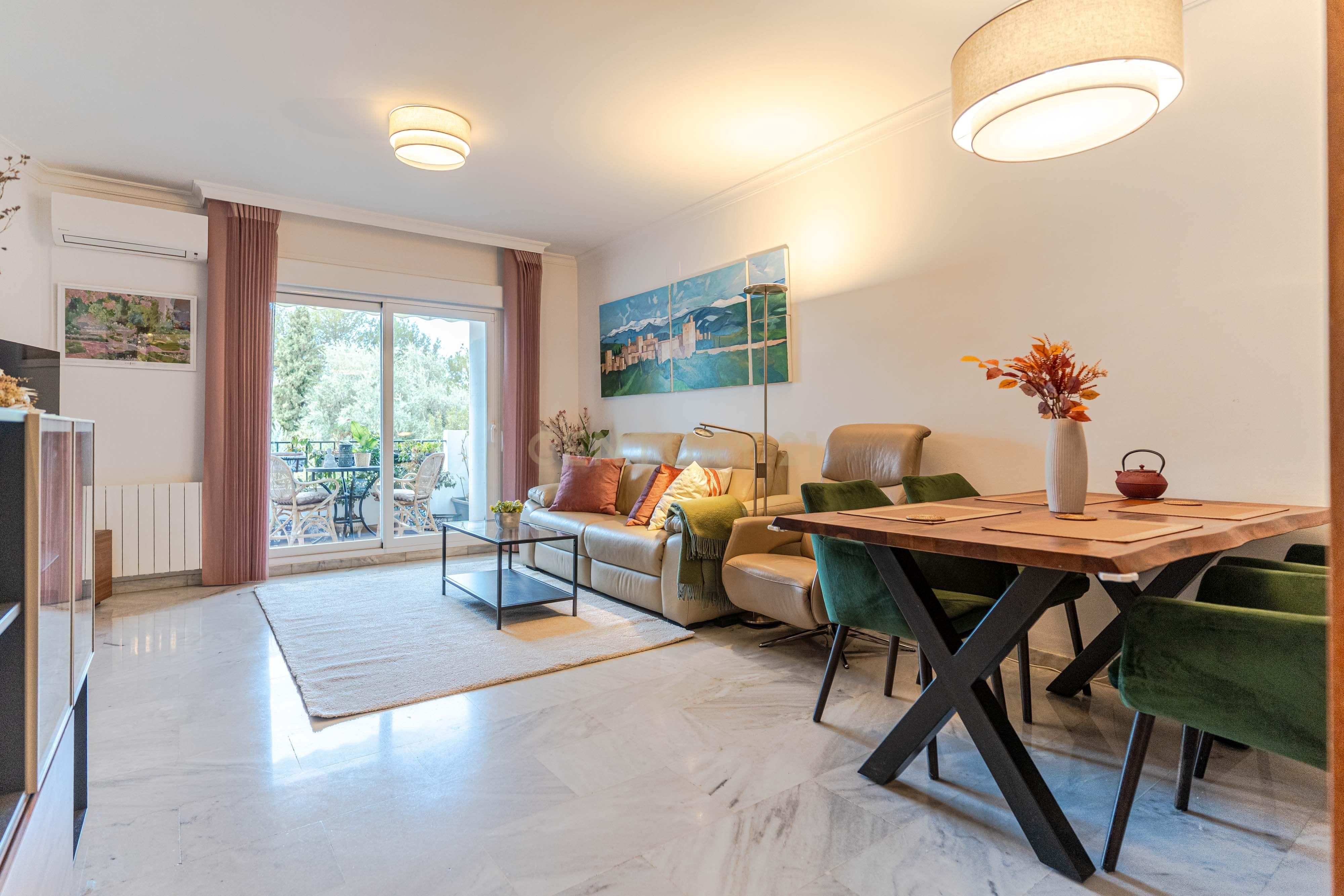 Sala de estar de Piso en venta en  Granada Capital con Trastero, Piscina y Balcón