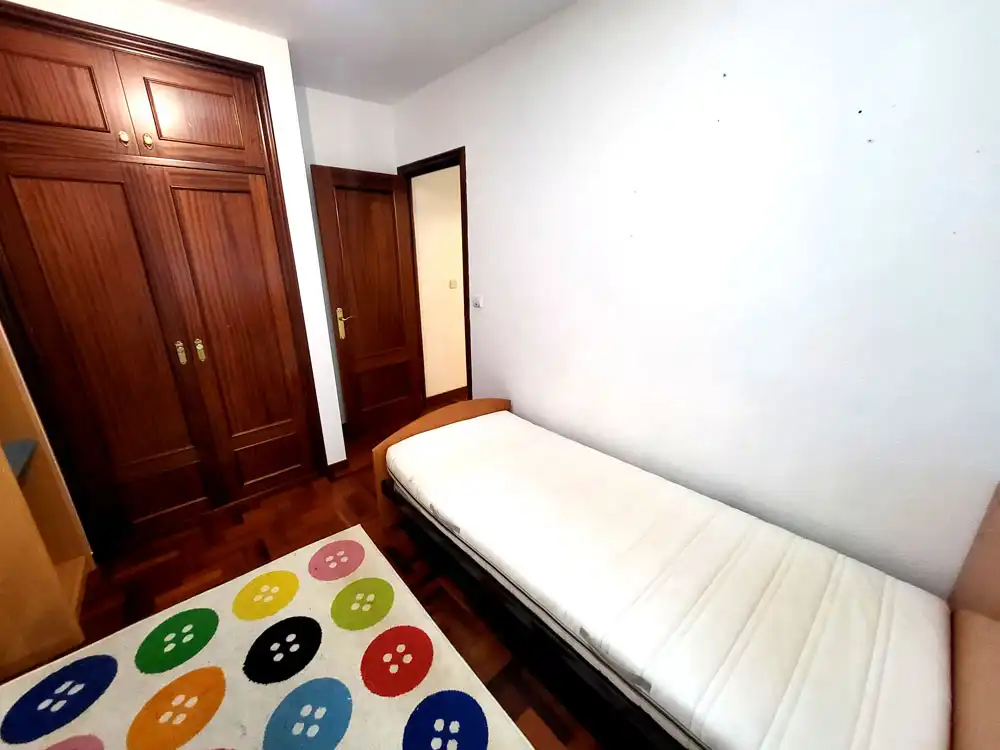 Bedroom of Flat for rent in Vigo   with Heating, Parquet flooring and Storage room