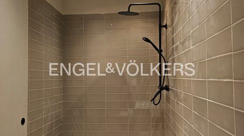Vivienda singular reformada con altillo, patio y terraza privada en Hostafrancs, imatge 5