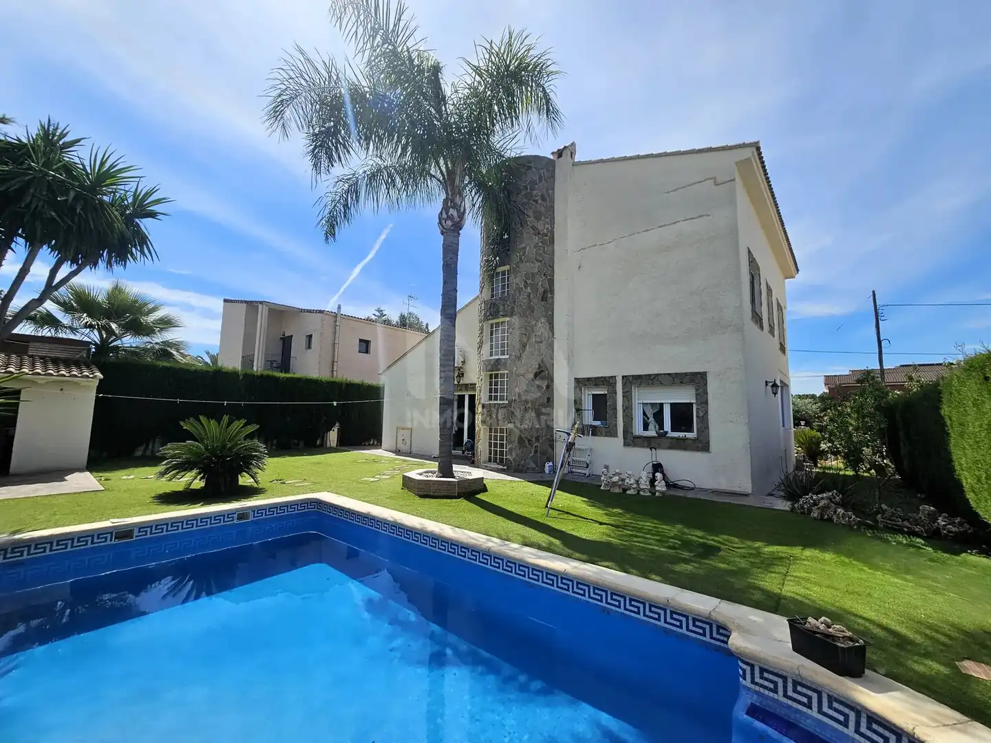 Vista exterior de Casa o xalet en venda en L'Eliana amb Aire condicionat, Calefacció i Jardí privat