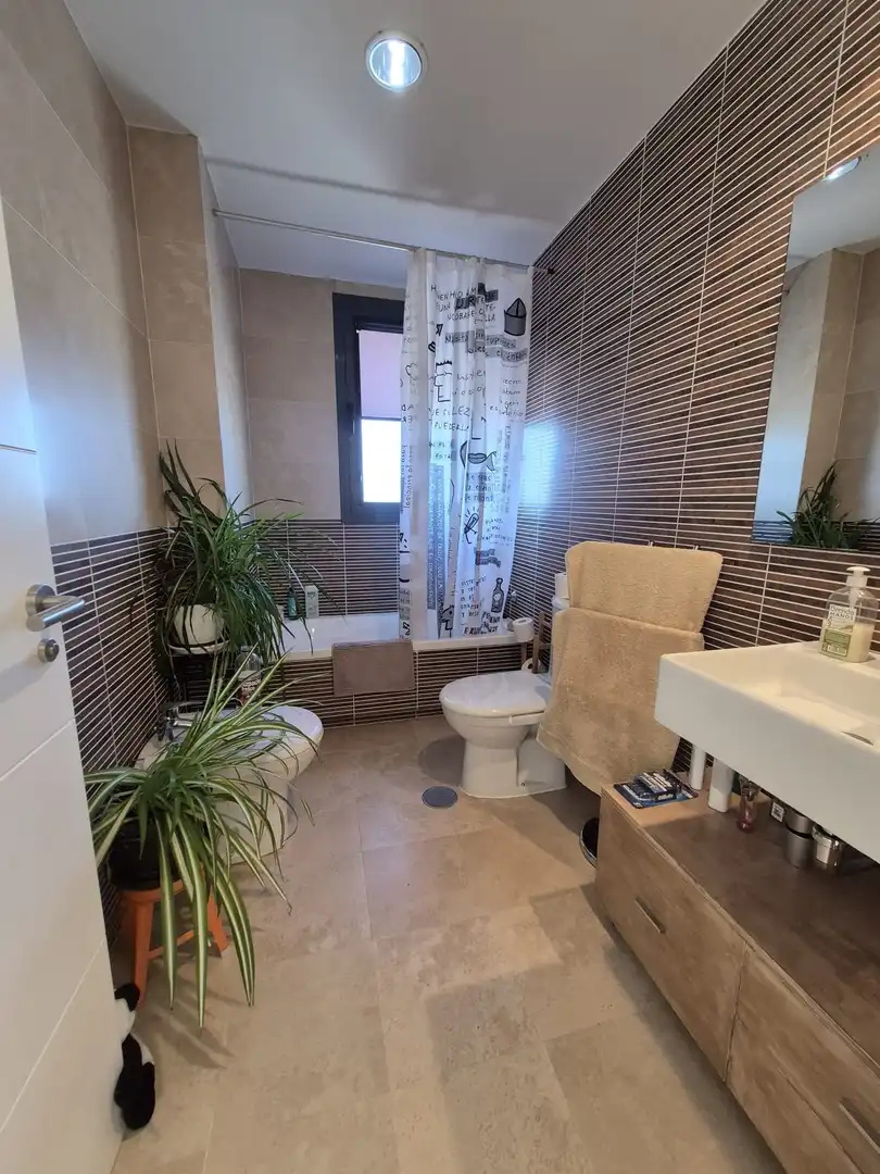 Baño de Piso en venta en Ávila con Calefacción, Terraza y Trastero