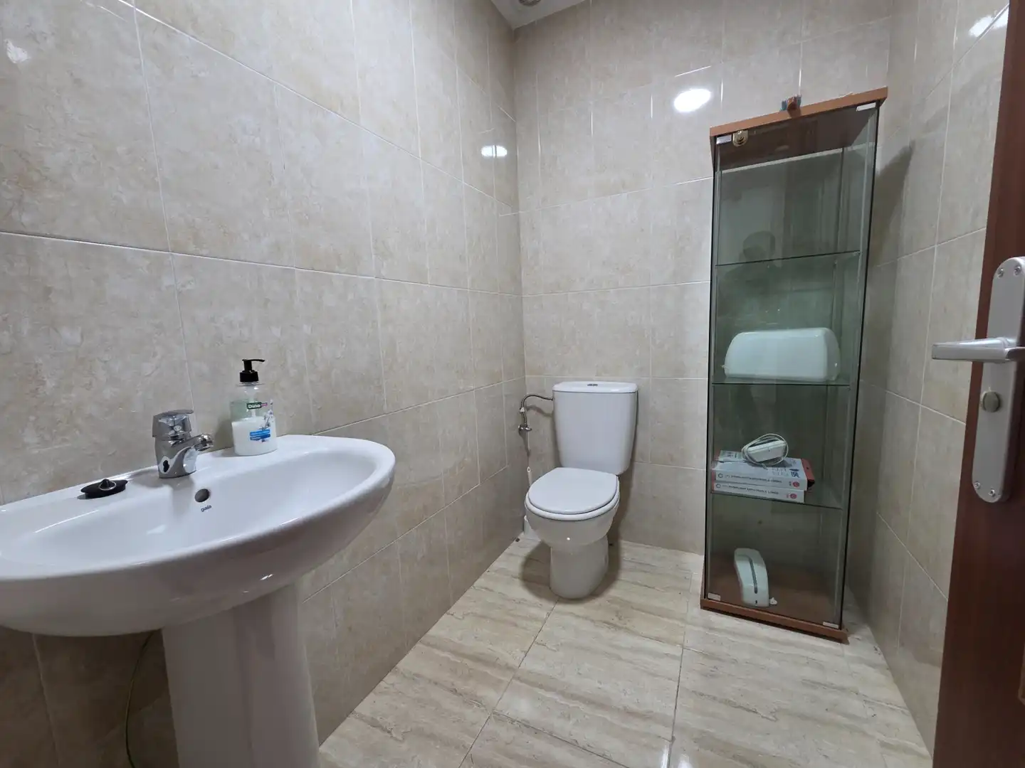 Baño de Local de alquiler en Arucas con Aire acondicionado, Parquet y Alarma