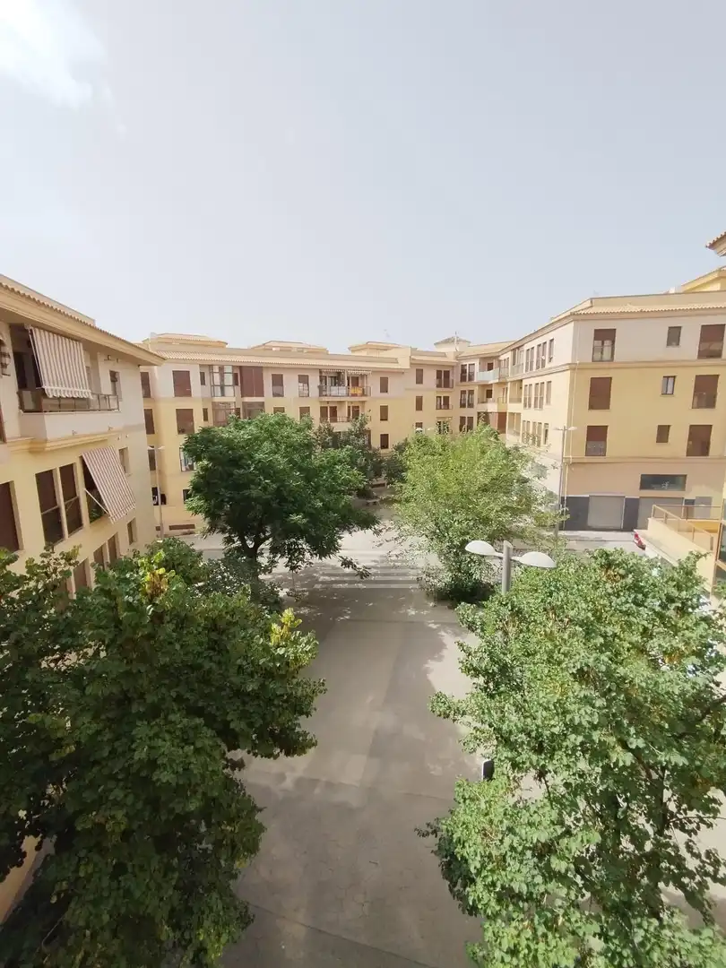 Vista exterior de Àtic en venda en Guadix amb Aire condicionat, Calefacció i Terrassa