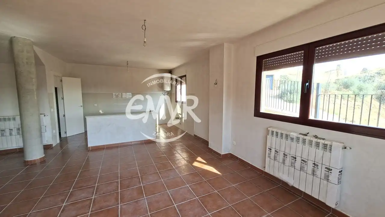 Sala de estar de Casa o chalet en venta en Coreses con Calefacción y Jardín privado