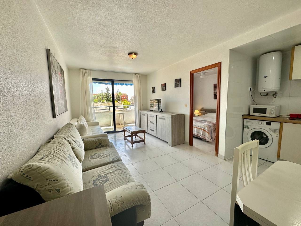 Living room of Flat to rent in Torrevieja  with Heating, Terrace and Swimming Pool