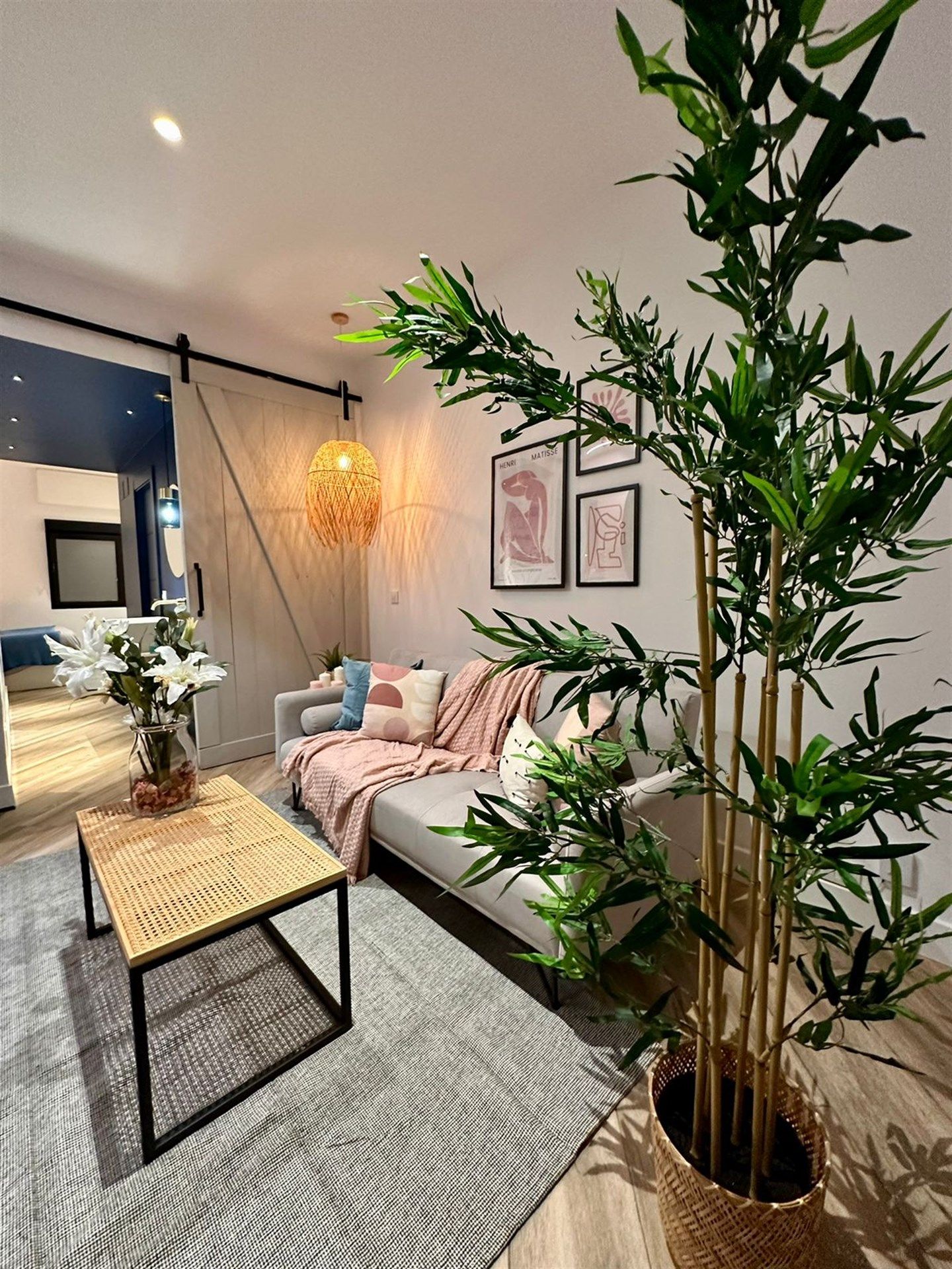 Sala d'estar de Apartament en venda en  Madrid Capital