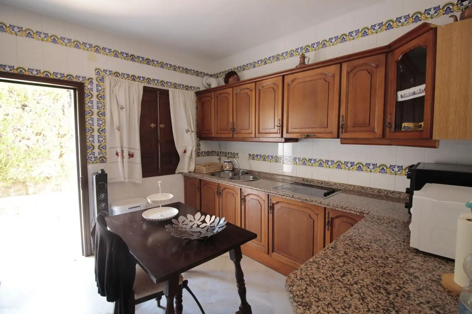 Cocina de Casa o chalet en venta en El Castillo de las Guardas con Jardín privado, Trastero y Piscina