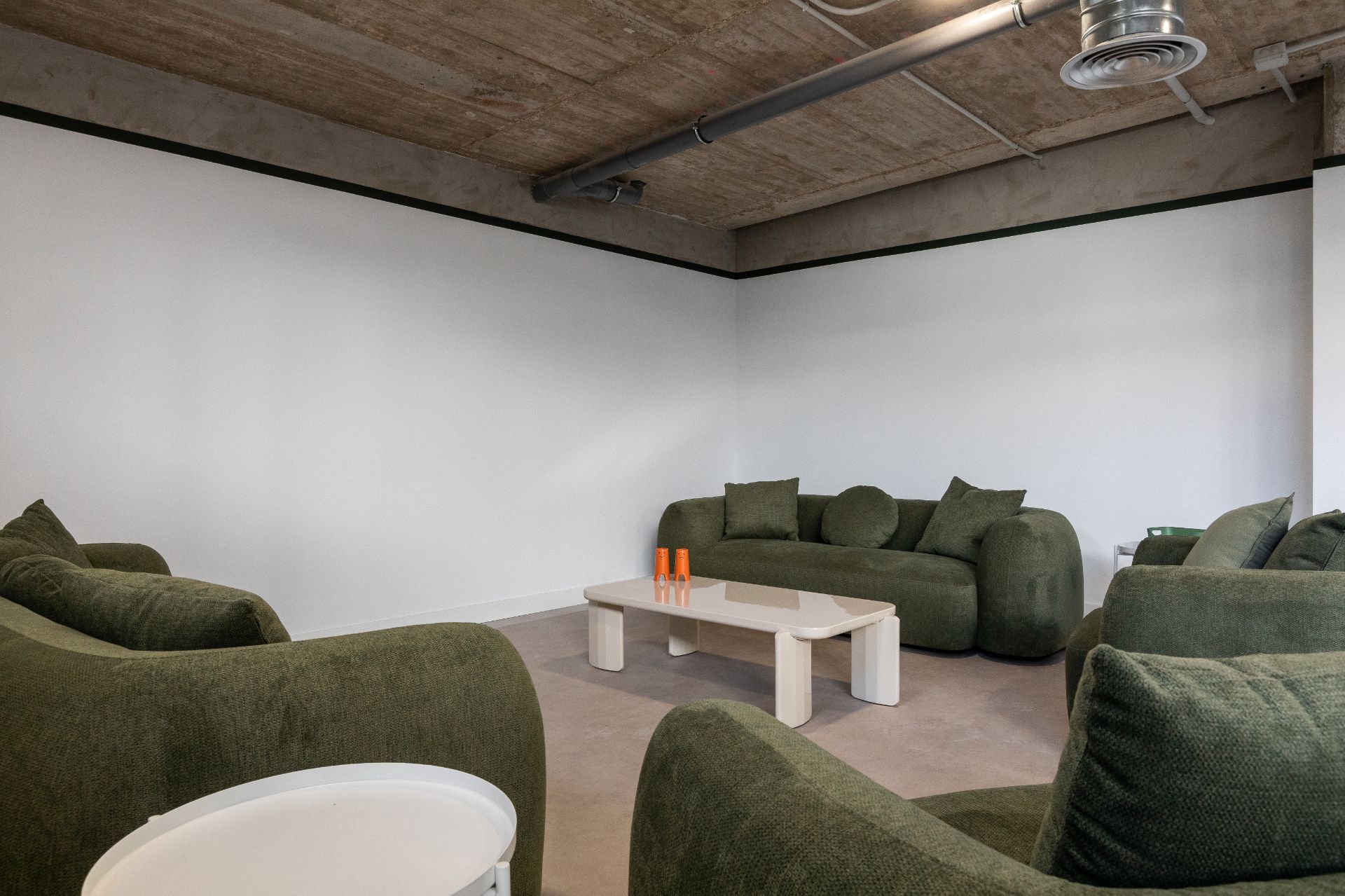 Sala d'estar de Pis de lloguer en La Moraleja amb Forn, Rentadora i Microones