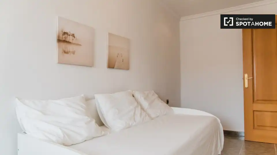 Habitación de Piso de alquiler en Valencia con Aire acondicionado, Calefacción y Amueblado