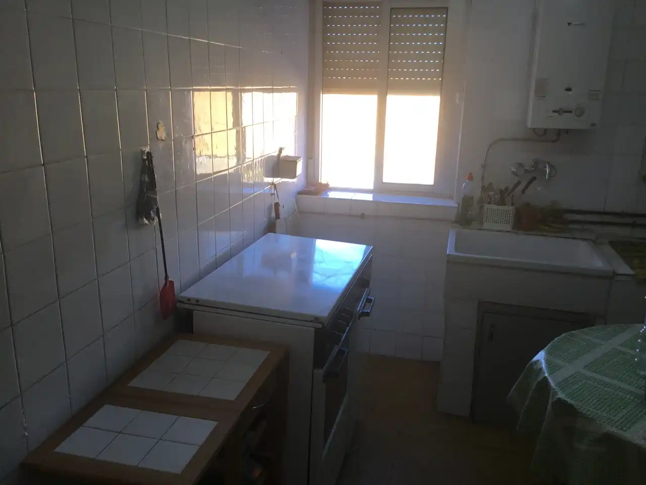 Cuina de Casa adosada en venda en Villamayor de los Montes amb Calefacció, Parquet i Moblat