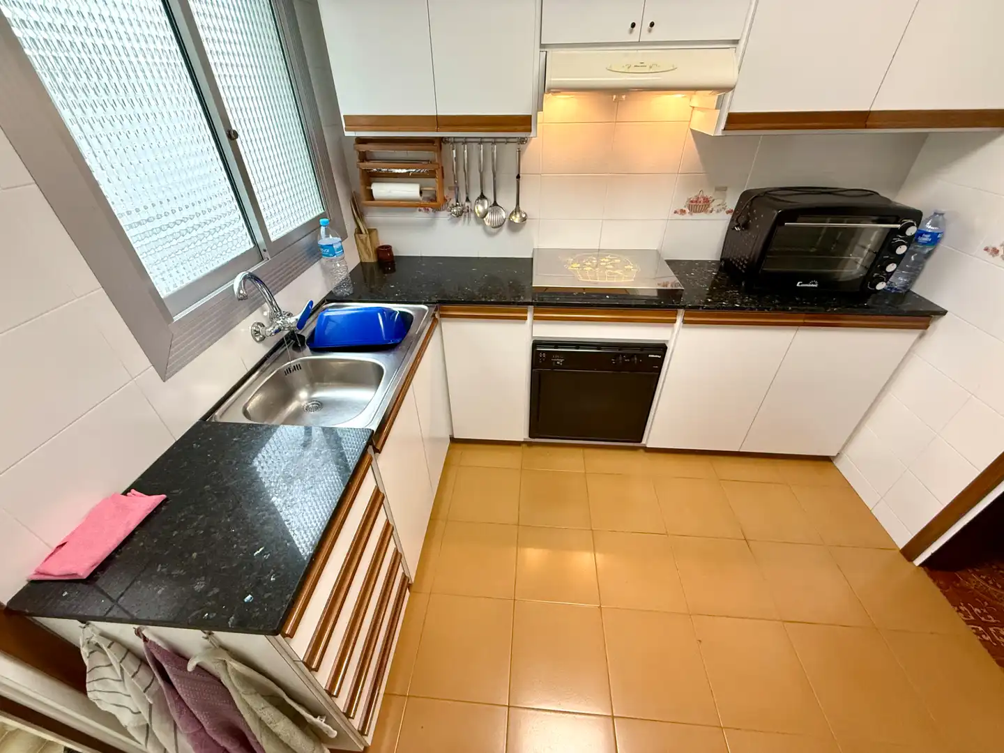 Küche von Wohnung zum Verkauf in Sant Boi de Llobregat mit Heizung, Ofen und Balkon
