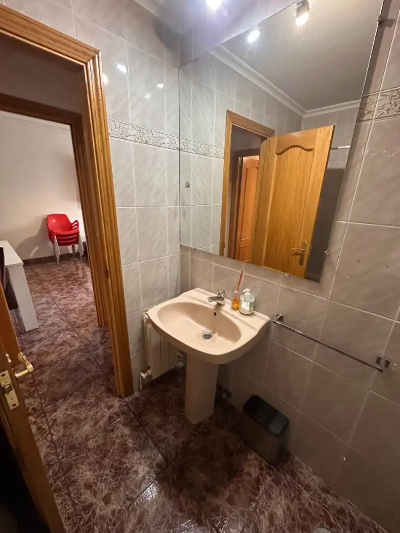Badezimmer von Wohnungen zur Miete in Cuenca mit Heizung, Möbliert und Waschmaschine