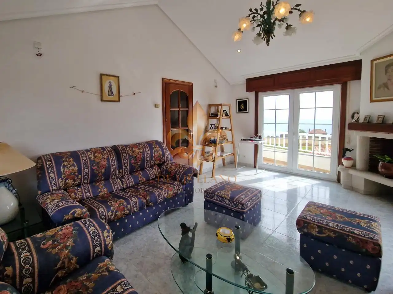 Sala de estar de Piso en venta en Oia con Calefacción, Terraza y Amueblado