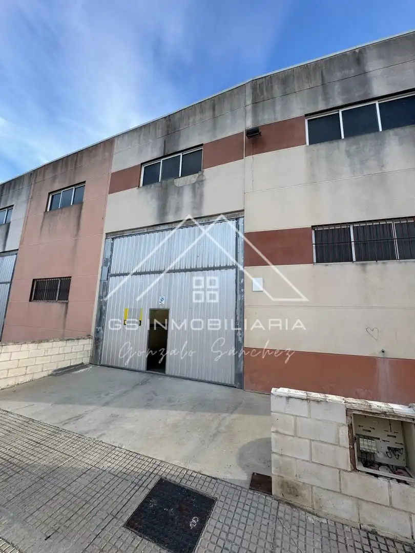 Aparcament de Nau industrial en venda en Baena