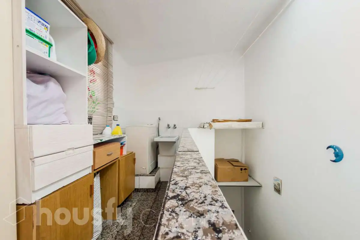 Kitchen of Houses for sale in Santa Coloma de Gramenet  with Air Conditioner, Heating and Private garden