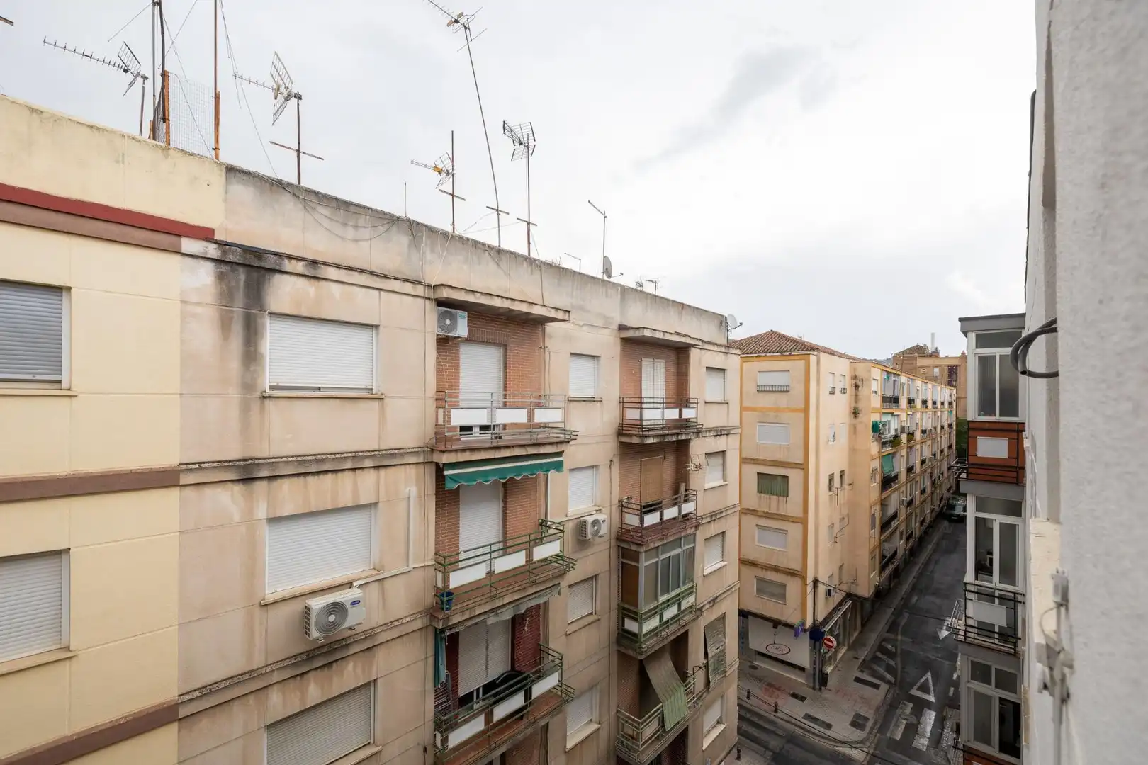 Vista exterior de Piso en venta en Granada con Aire acondicionado, Calefacción y Terraza