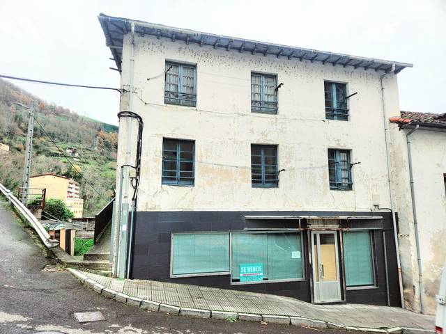Edificio en Venta en Calle EL FUEXU, 4 en Cangas del Narcea