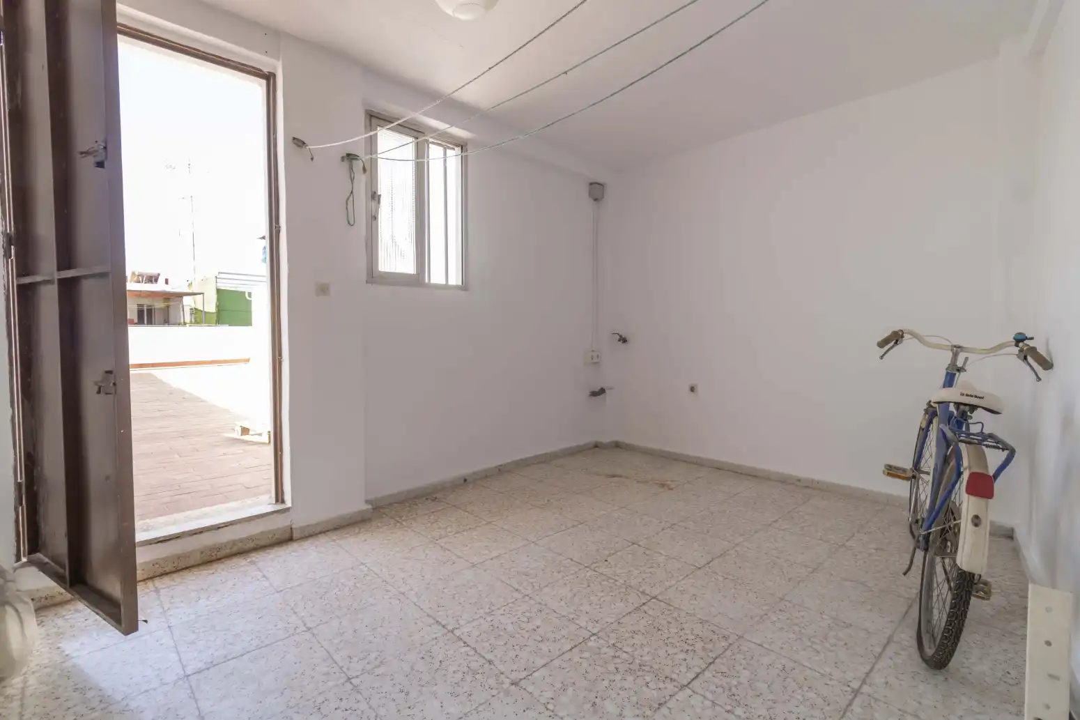 Einfamilien-Reihenhaus zum Verkauf in Sevilla mit Terrasse, Abstellraum und Balkon