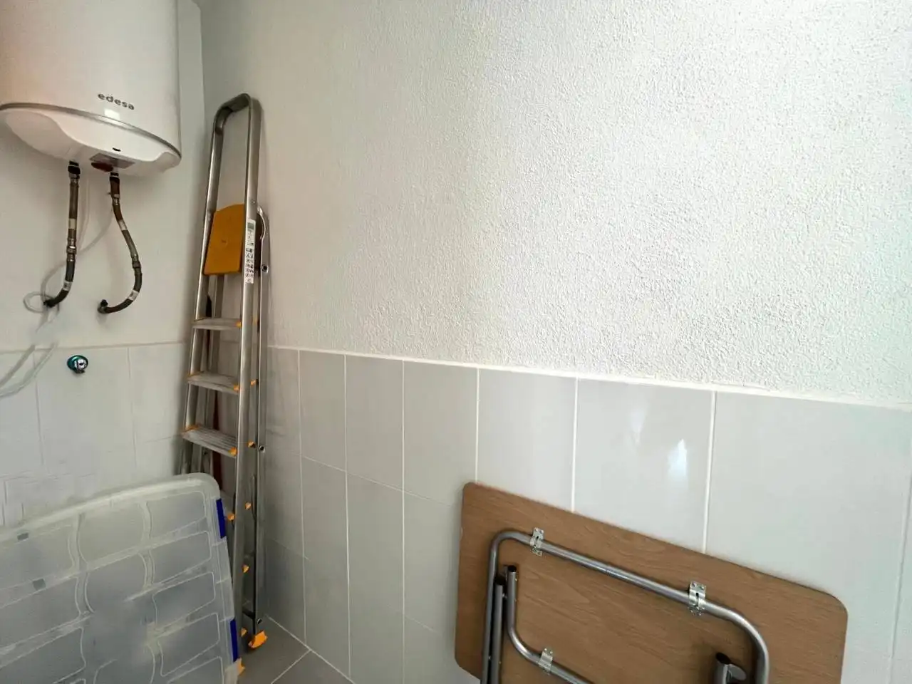 Bathroom of Flat for sale in Girona  with Air Conditioner, Heating and Terrace