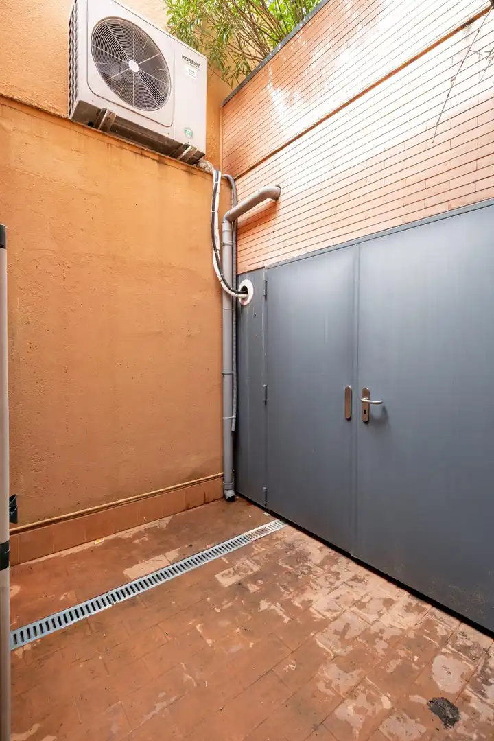 Vista exterior de Casa adosada en venda en Torrelodones amb Aire condicionat, Calefacció i Jardí privat