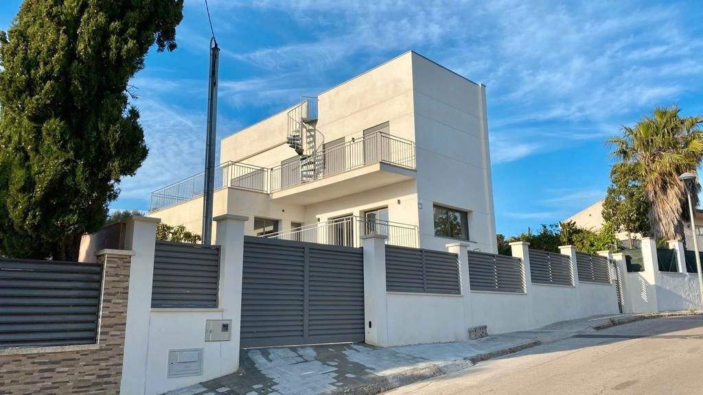 Vista exterior de Casa o chalet de alquiler en Calafell con Aire acondicionado, Calefacción y Jardín privado