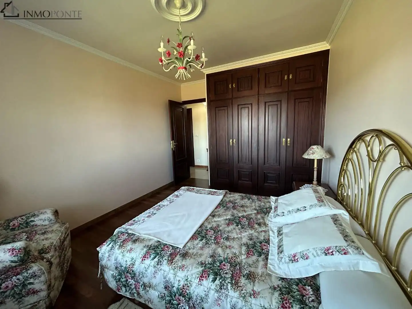 Dormitori de Casa o xalet en venda en Pontevedra Capital  amb Calefacció, Jardí privat i Terrassa