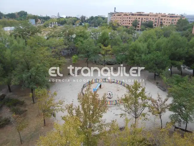 Flat for rent in Madrid  with Air Conditioner, Parquet flooring and Swimming Pool